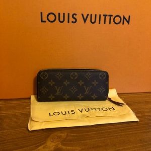 Louis Vuitton zippy wallet